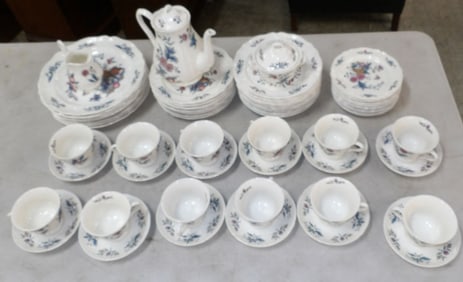 69 Pieces of Wedgwood China, Williamsburg Potpourri