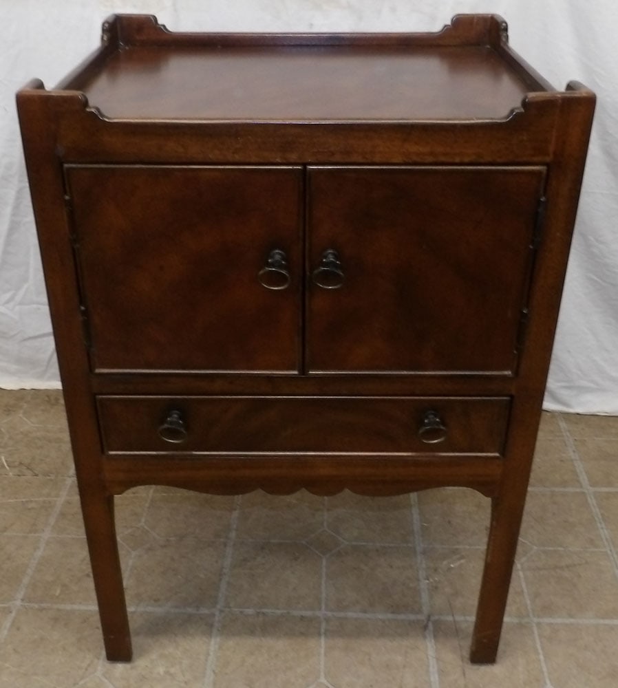 Mahogany Bed Side Cabinet by Drexel: Mahogany Bed Side Cabinet by Drexel . 30 1/4" H 21" W 18" D