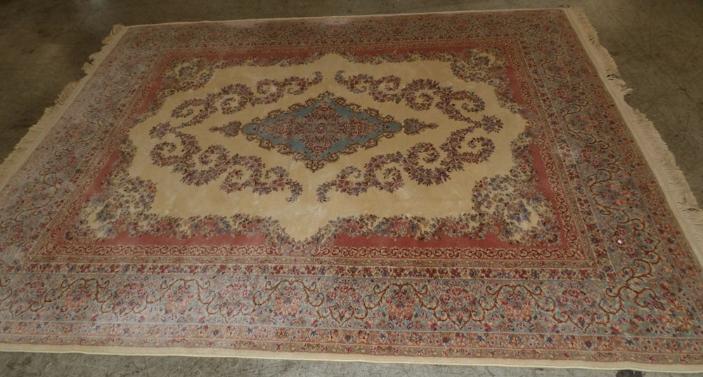 8' 8" x 10' 6" Karastan Rug: 8' 8" x 10' 6" Karastan Rug.