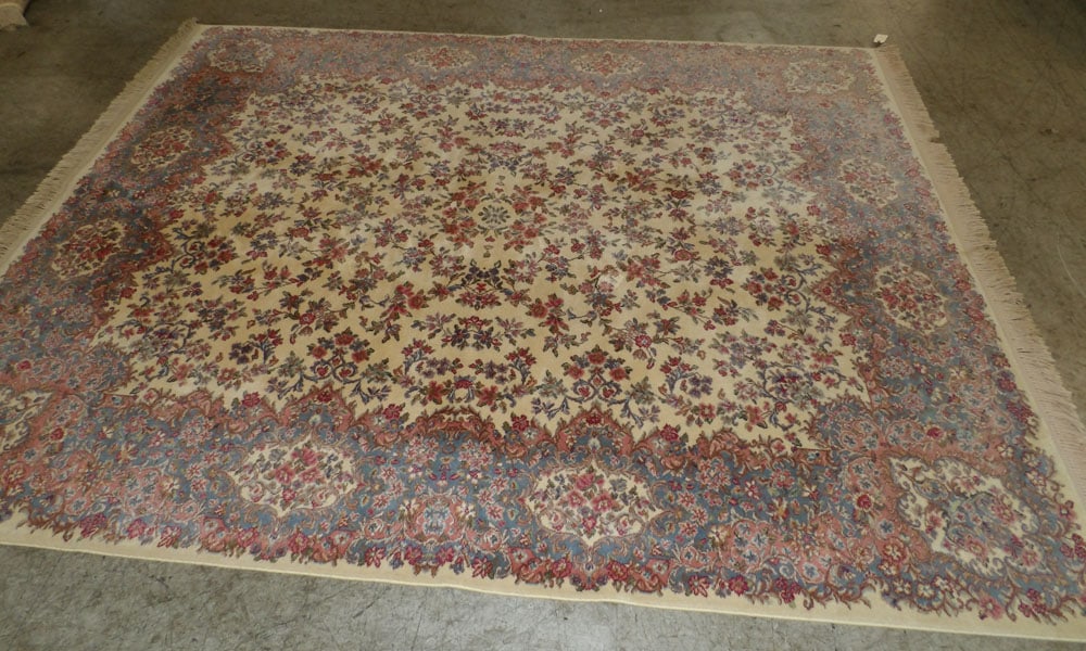 8' 8" x 10' 8" Karastan Rug: 8' 8" x 10' 8" Karastan Rug .
