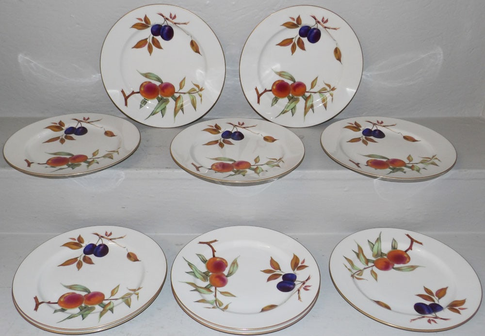 Set of Ten Royal Worcester Porcelain Dinner Plates, "Evesham (1 of 3)