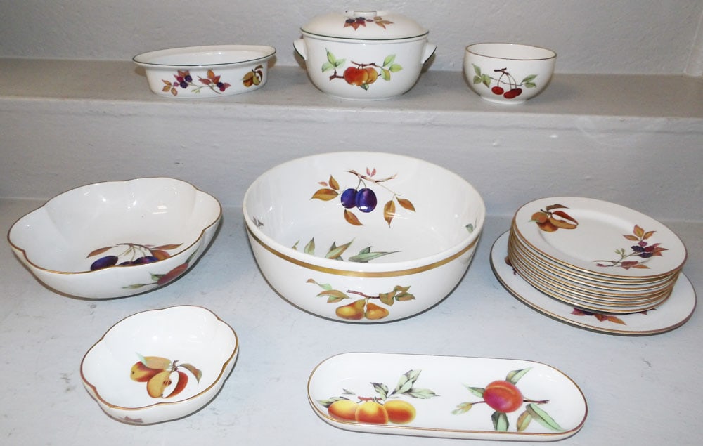 Fifteen Pieces of Royal Worcester Porcelain, "Evesham" (Including Large Bowl & Covered Casserole) (1 of 7)