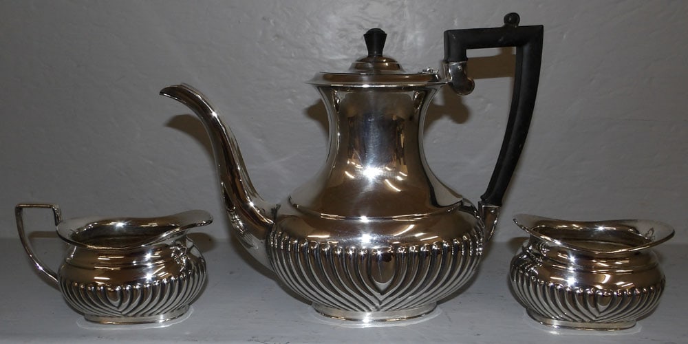 Three Piece Sheffield Silverplated Tea Service, Cheltenham (1 of 3)