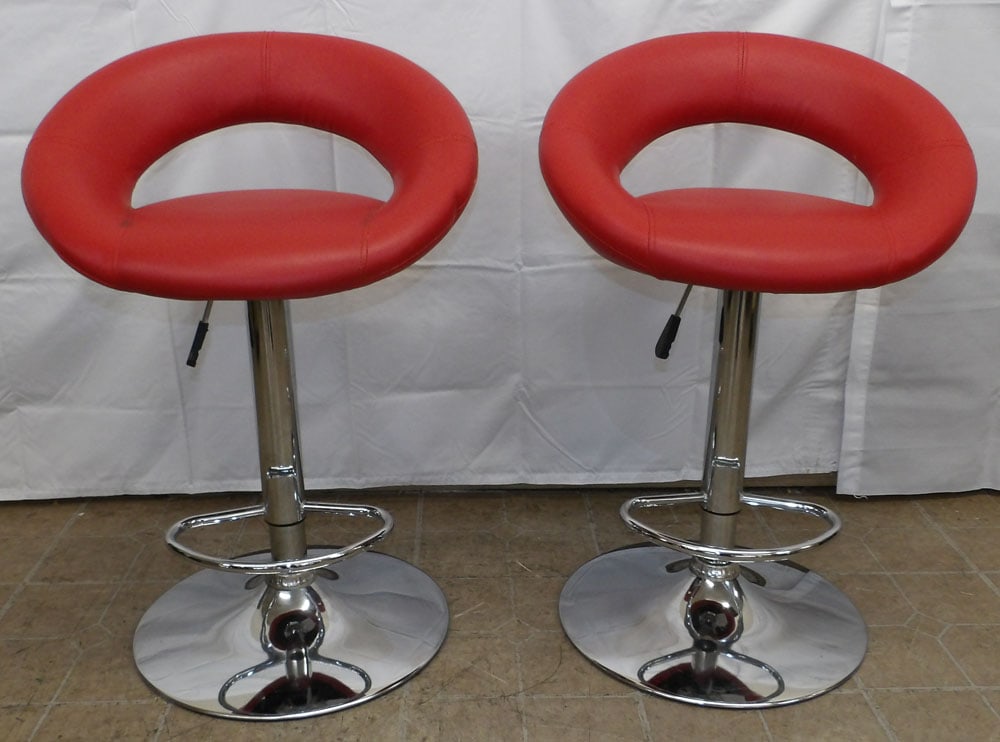 Pair of Modern Chrome Adjustable Bar Stools (1 of 4)