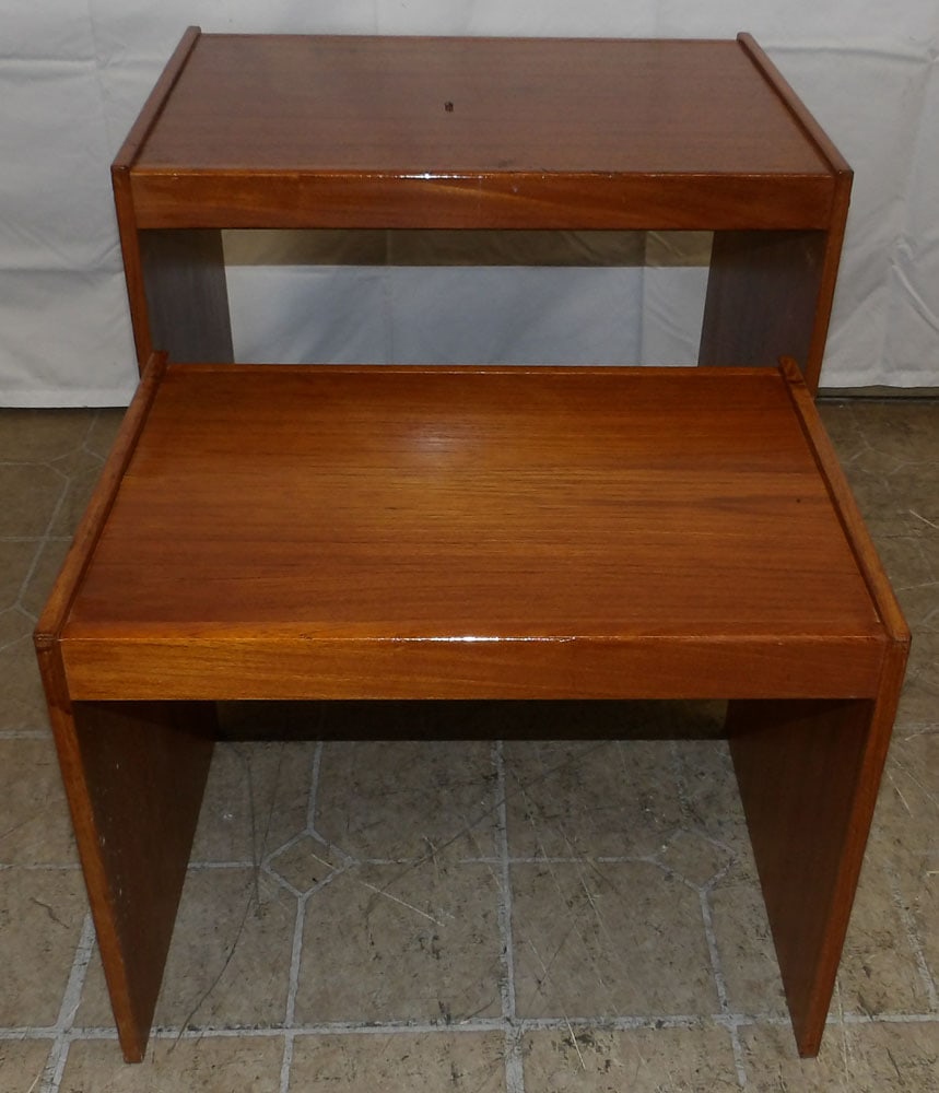 Two Mid Century Modern Teak Wood Nesting Tables: Two Mid Century Modern Teak Wood Nesting Tables . 19 1/4" H 21 1/2" W 16" D