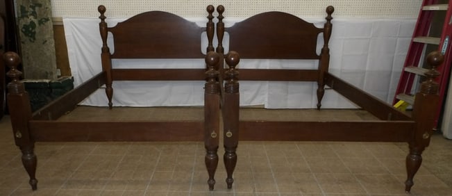 Pair of Mahogany Cannonball Full Size Beds with Rails