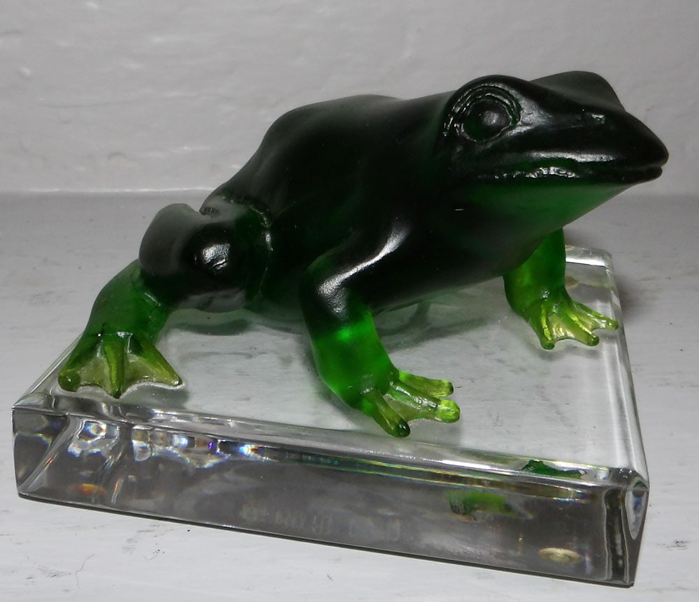 Art Glass Frog Paperweight Marked Faberge, (Chip on Base): Art Glass Frog Paperweight Marked Faberge, (Chip on Base). 3 1/4" H 4 1/2" Dia