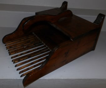 Pine Berry or Grain Scoop Magazine Stand