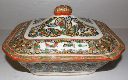 19th Century Chinese Export Black Butterfly Covered Dish