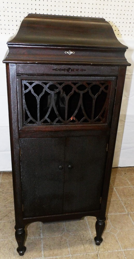 Antique Mahogany Silvertone Phonograph (1 of 12)