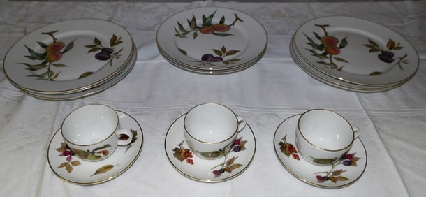 Lot Royal Worcester Evesham Items
