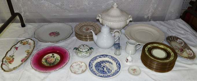 Lot Porcelain Items