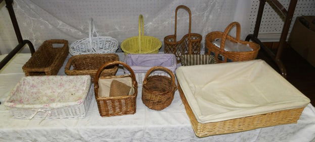 Lot Wicker Baskets