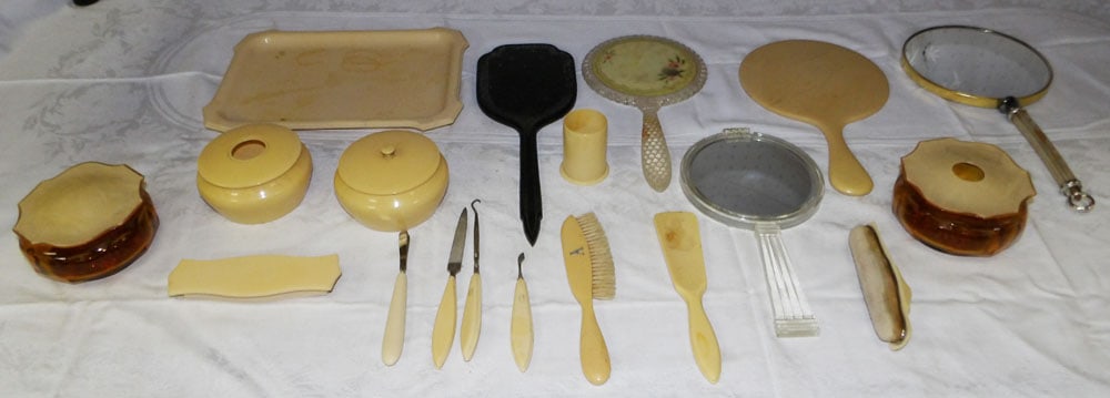 Lot Vintage Bakelite & Glass Dresser Items: Lot Vintage Bakelite & Glass Dresser Items. Up to 13" W 7" D ALL DESCRIPTIONS AND ANY CONDITION STATEMENT GIVEN BY LANGSTON AUCTION GALLERY ARE STRICTLY OPINIONS AND LANGSTON'S SHALL HAVE NO RESPONSIB