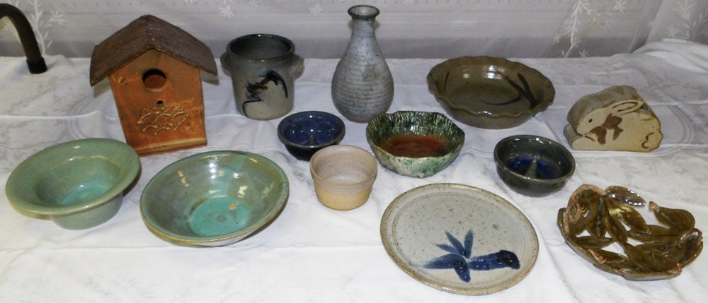 Lot Pottery Items: Lot Pottery Items. Up to 2 1/2" H 10" W 7" D ALL DESCRIPTIONS AND ANY CONDITION STATEMENT GIVEN BY LANGSTON AUCTION GALLERY ARE STRICTLY OPINIONS AND LANGSTON'S SHALL HAVE NO RESPONSIBILITY FOR ERRORS