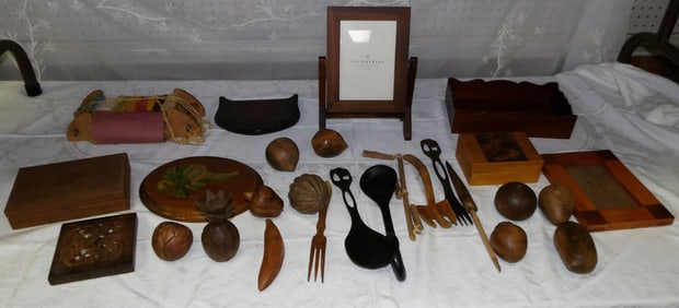 Lot Wooden Ware