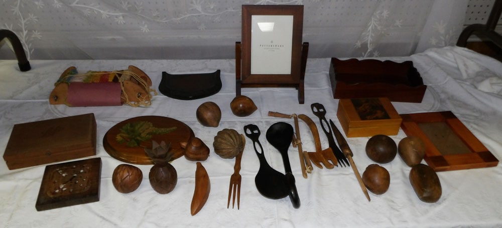 Lot Wooden Ware: Lot Wooden Ware. Up to 11" H 8 1/2" W 4 1/2" D ALL DESCRIPTIONS AND ANY CONDITION STATEMENT GIVEN BY LANGSTON AUCTION GALLERY ARE STRICTLY OPINIONS AND LANGSTON'S SHALL HAVE NO RESPONSIBILITY FOR ERRO