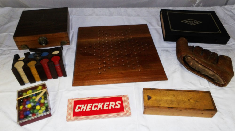 Lot Wooden Games - Baseball Glove: Lot Wooden Games - Baseball Glove. Up to 14” W 14” D ALL DESCRIPTIONS AND ANY CONDITION STATEMENT GIVEN BY LANGSTON AUCTION GALLERY ARE STRICTLY OPINIONS AND LANGSTON'S SHALL HAVE NO RESPO