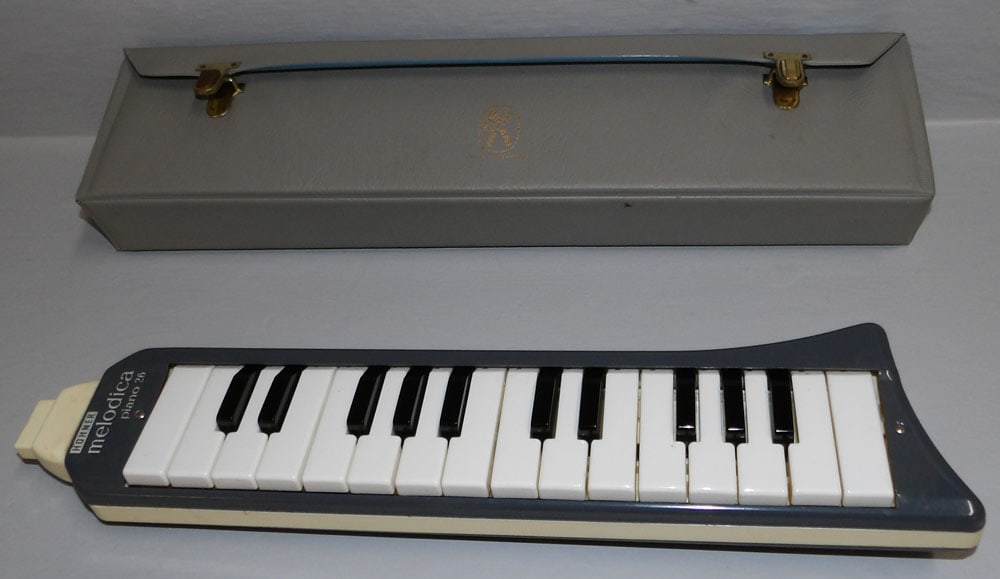 Vintage Hohner Melodica Piano No. 26 In case: Vintage Hohner Melodica Piano No. 26 In case . Case: 2 1/4" H 17 1/4" L 4 1/2" D ALL DESCRIPTIONS AND ANY CONDITION STATEMENT GIVEN BY LANGSTON AUCTION GALLERY ARE STRICTLY OPINIONS AND LANGSTON'S SHA