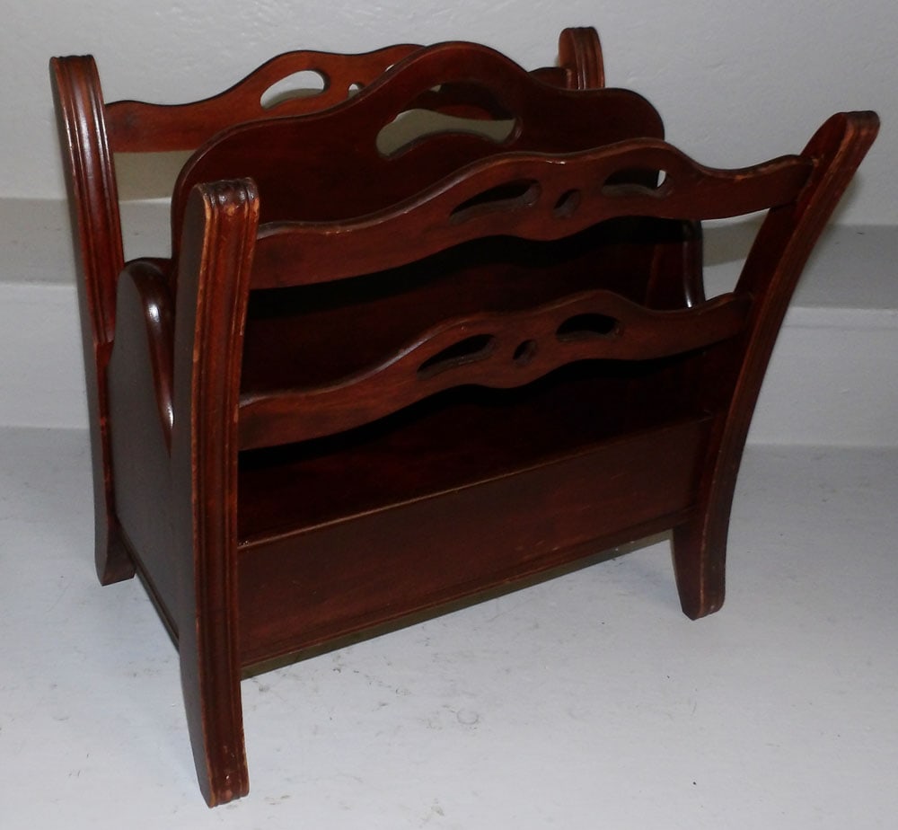 Mahogany Canterbury: Mahogany Canterbury . 16 1/4" H 17" W 11 1/2" D ALL DESCRIPTIONS AND ANY CONDITION STATEMENT GIVEN BY LANGSTON AUCTION GALLERY ARE STRICTLY OPINIONS AND LANGSTON'S SHALL HAVE NO RESPONSIBILITY FOR ERR