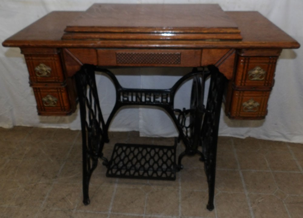 Antique Oak Singer Sewing Machine (1 of 4)