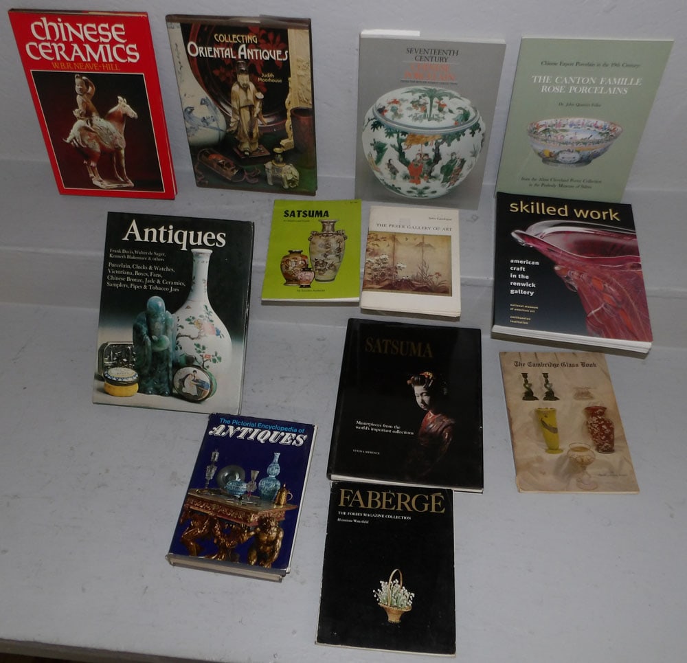 Lot Reference Books (1 of 5)