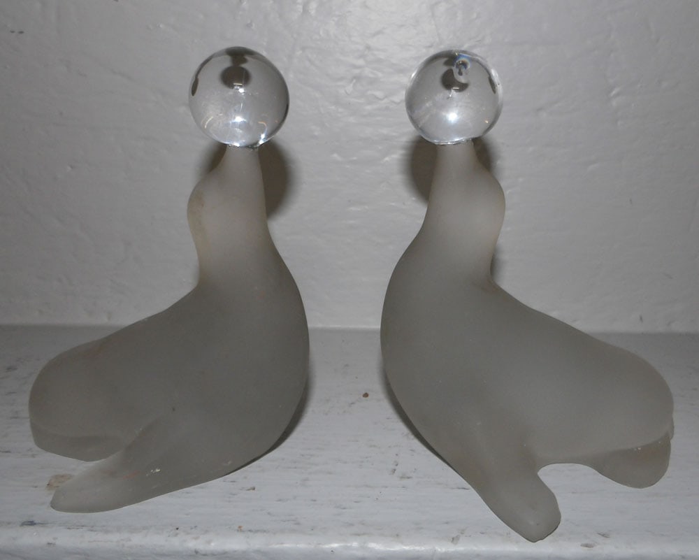 Pair Frosted Glass Seal Form Figure Bookends: Pair Frosted Glass Seal Form Figure Bookends. 7" x 6" ALL DESCRIPTIONS AND ANY CONDITION STATEMENT GIVEN BY LANGSTON AUCTION GALLERY ARE STRICTLY OPINIONS AND LANGSTON'S SHALL HAVE NO RESPONSIBILITY F