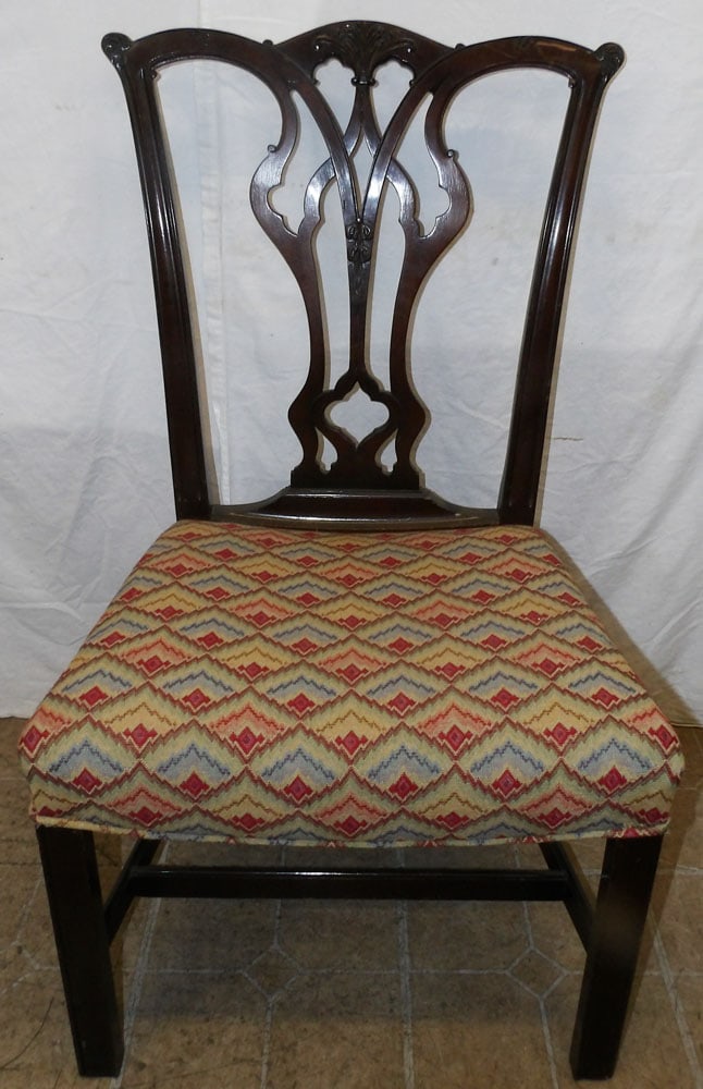 Carved Mahogany Chippendale Style Side Chair: Carved Mahogany Chippendale Style Side Chair. 37 1/2" H 22" W 22" W ALL DESCRIPTIONS AND ANY CONDITION STATEMENT GIVEN BY LANGSTON AUCTION GALLERY ARE STRICTLY OPINIONS AND LANGSTON'S SHALL HAVE NO RE