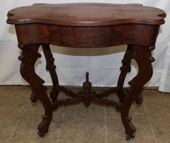 Antique Walnut Victorian Turtle Top Lamp Table