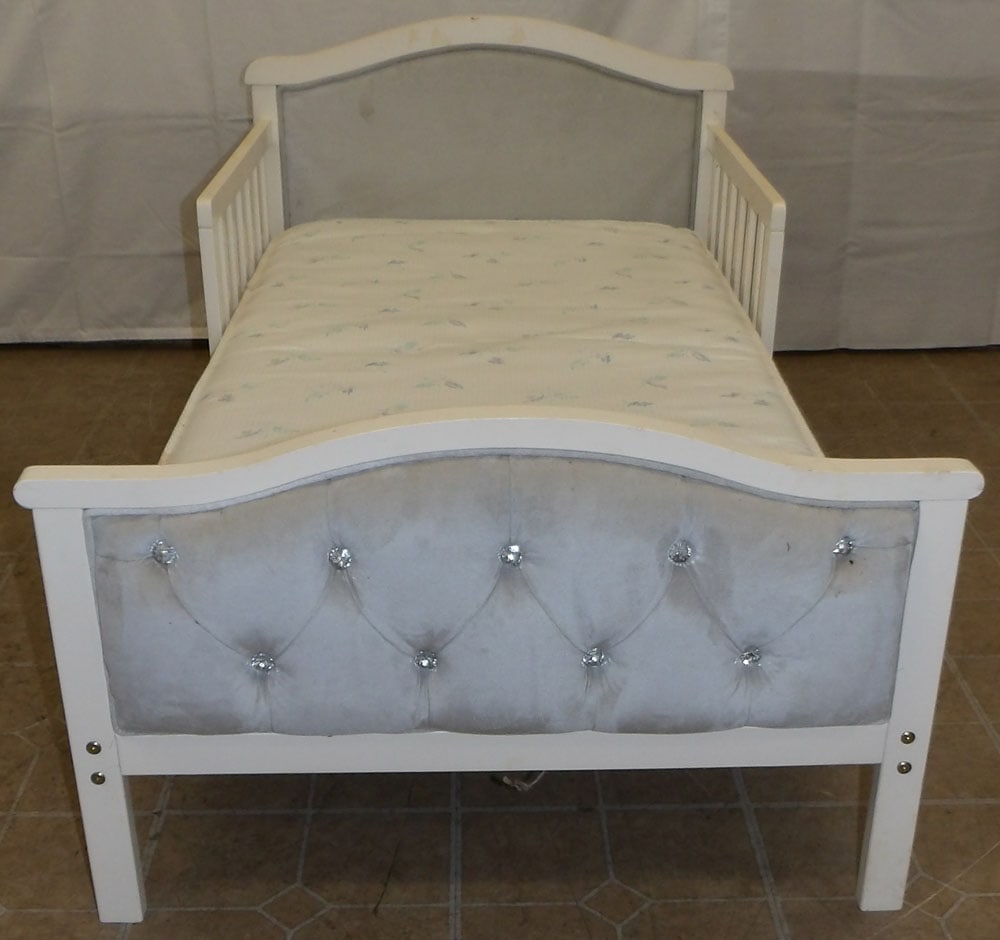 Painted Child's Wood Bed (1 of 2)