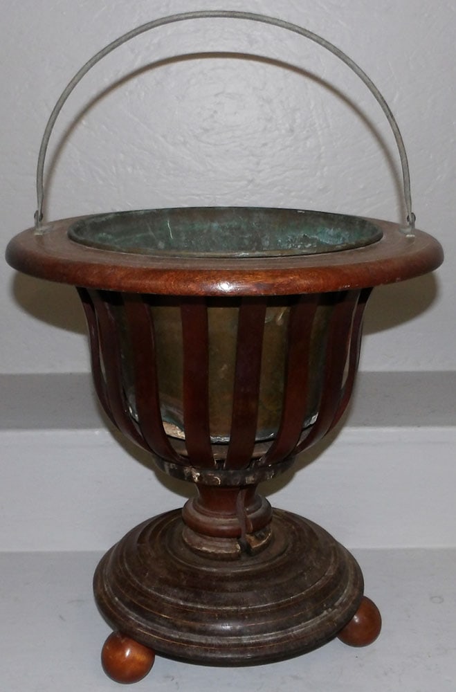 Antique Mahogany & Brass Liner Planter: Antique Mahogany & Brass Liner Planter. 16" H 15 1/2" Dia ALL DESCRIPTIONS AND ANY CONDITION STATEMENT GIVEN BY LANGSTON AUCTION GALLERY ARE STRICTLY OPINIONS AND LANGSTON'S SHALL HAVE NO RESPONSIBILI