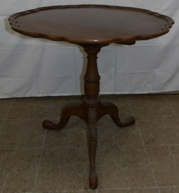 Mahogany Pie Crust Edge Tilt Top Table with Bird Cage