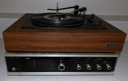 Vintage MGA Record Player & Radio
