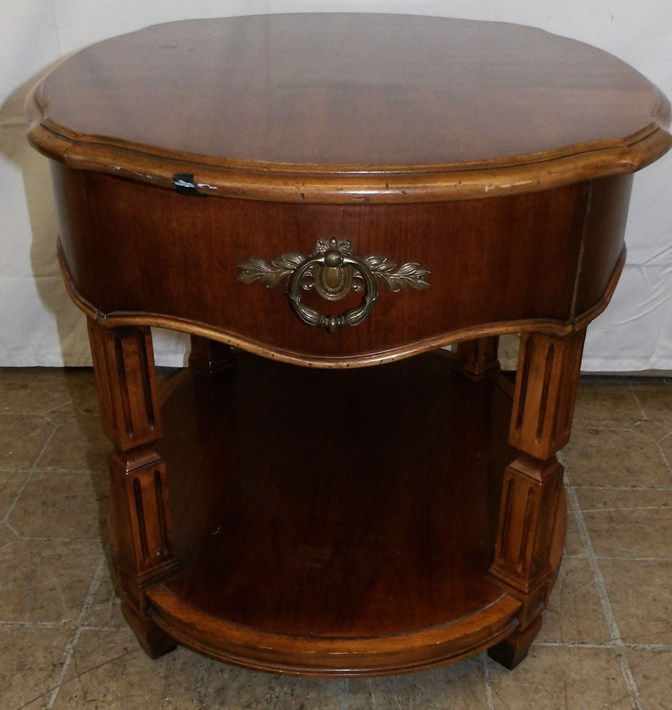 Cherry One Drawer Stand By Thomasville: Cherry One Drawer Stand By Thomasville. 22 3/4" H 28 1/2" W 23" D ALL DESCRIPTIONS AND ANY CONDITION STATEMENT GIVEN BY LANGSTON AUCTION GALLERY ARE STRICTLY OPINIONS AND LANGSTON'S SHALL HAVE NO RESP