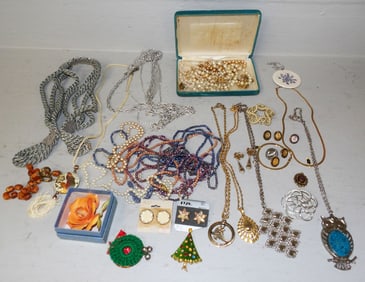 Lot Costume Jewelry
