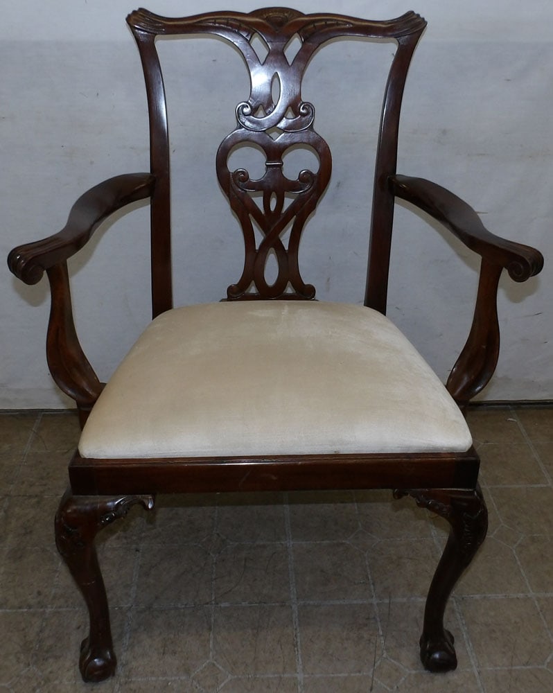 Antique Mahogany Arm Chair with Ball & Claw Feet: Antique Mahogany Arm Chair with Ball & Claw Feet . 38 1/4" H 29 1/2" W 23" D ALL DESCRIPTIONS AND ANY CONDITION STATEMENT GIVEN BY LANGSTON AUCTION GALLERY ARE STRICTLY OPINIONS AND LANGSTON'S SHALL H