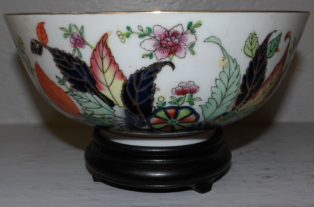 Oriental Porcelain Tobacco Leaf Motif Bowl on Teak Wood Stand: Oriental Porcelain Tobacco Leaf Motif Bowl on Teak Wood Stand . 4 1/2" H 8 1/4" Dia. ALL DESCRIPTIONS AND ANY CONDITION STATEMENT GIVEN BY LANGSTON AUCTION GALLERY ARE STRICTLY OPINIONS AND LANGSTON'S