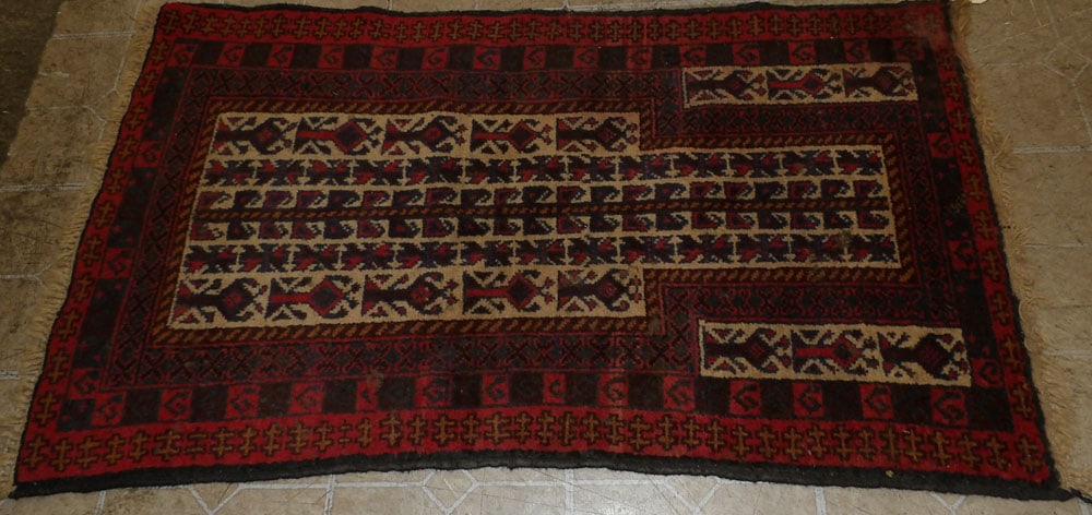2' 6" x 4' 5" Hand Made Oriental Rug: 2' 6" x 4' 5" Hand Made Oriental Rug. ALL DESCRIPTIONS AND ANY CONDITION STATEMENT GIVEN BY LANGSTON AUCTION GALLERY ARE STRICTLY OPINIONS AND LANGSTON'S SHALL HAVE NO RESPONSIBILITY FOR ERRORS OR OMI