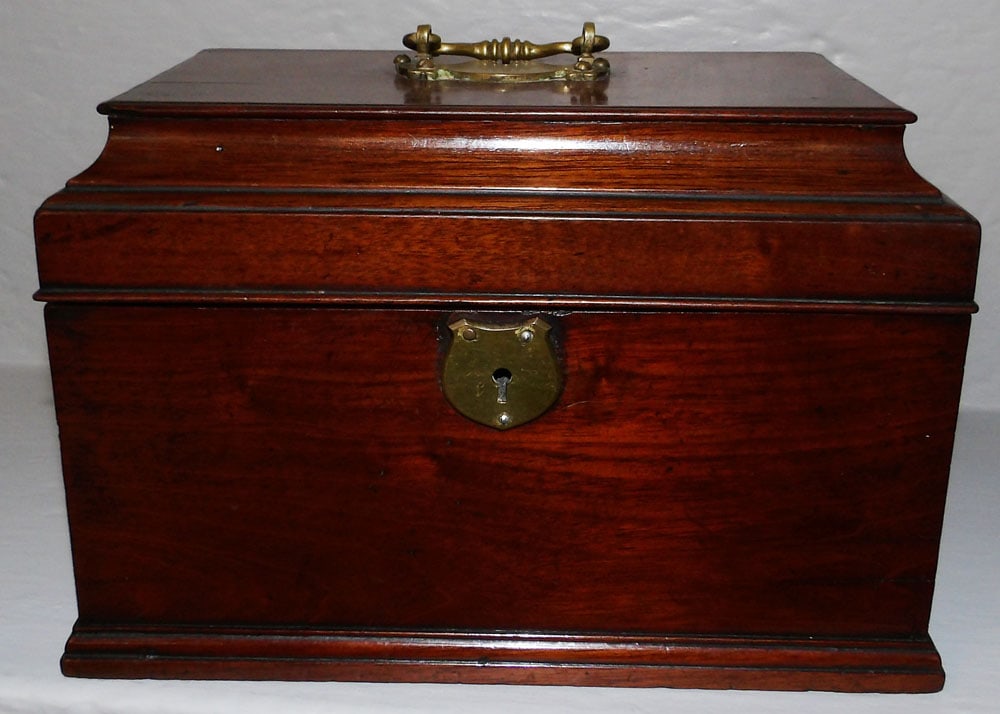19th Century Mahogany Dresser Box with Lift Tray: 19th Century Mahogany Dresser Box with Lift Tray. 6 1/2" H 9 1/2" W 6" D ALL DESCRIPTIONS AND ANY CONDITION STATEMENT GIVEN BY LANGSTON AUCTION GALLERY ARE STRICTLY OPINIONS AND LANGSTON'S SHALL HAVE 