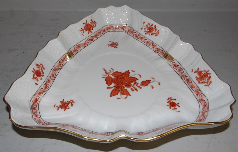 Herend Porcelain Bowl: Herend Porcelain Bowl. 1 3/4" H 10" Dia ALL DESCRIPTIONS AND ANY CONDITION STATEMENT GIVEN BY LANGSTON AUCTION GALLERY ARE STRICTLY OPINIONS AND LANGSTON'S SHALL HAVE NO RESPONSIBILITY FOR ERRORS OR O