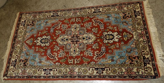 2' 10" X 5' 5" Hand Made Oriental Rug