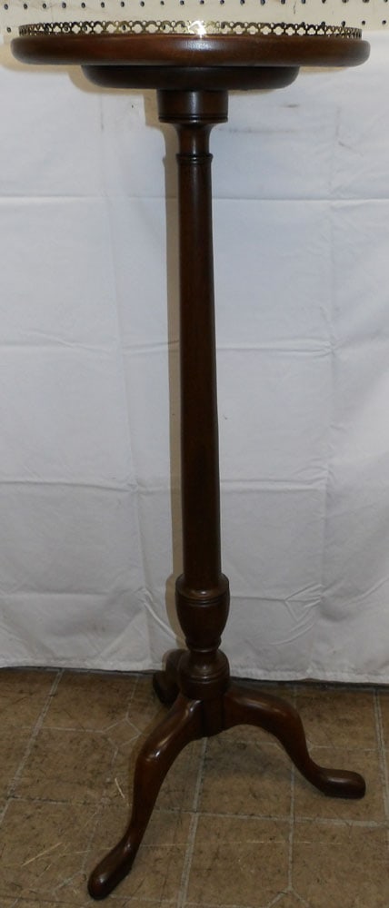 Mahogany Henkel Harris Brass Gallery Fern Stand: Mahogany Henkel Harris Brass Gallery Fern Stand. 42 1/2" H 14" Dia ALL DESCRIPTIONS AND ANY CONDITION STATEMENT GIVEN BY LANGSTON AUCTION GALLERY ARE STRICTLY OPINIONS AND LANGSTON'S SHALL HAVE NO RES