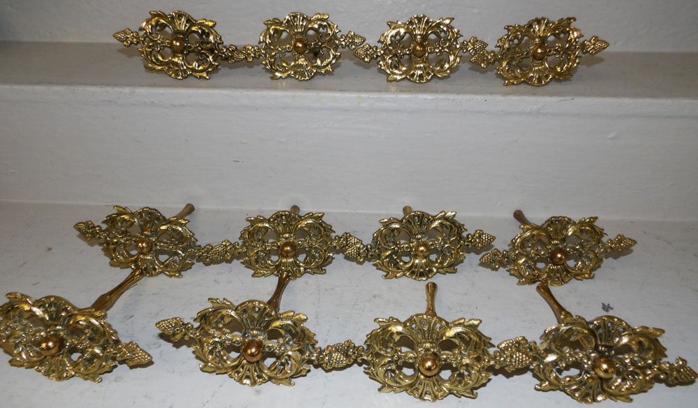 Lot Twelve Cast Brass Curtain Ties: Lot Twelve Cast Brass Curtain Ties. 6" H 3" W 5 1/2" D ALL DESCRIPTIONS AND ANY CONDITION STATEMENT GIVEN BY LANGSTON AUCTION GALLERY ARE STRICTLY OPINIONS AND LANGSTON'S SHALL HAVE NO RESPONSIBILITY 
