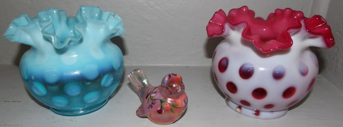 Two Fenton Coin Spot Vases & Fenton Bird