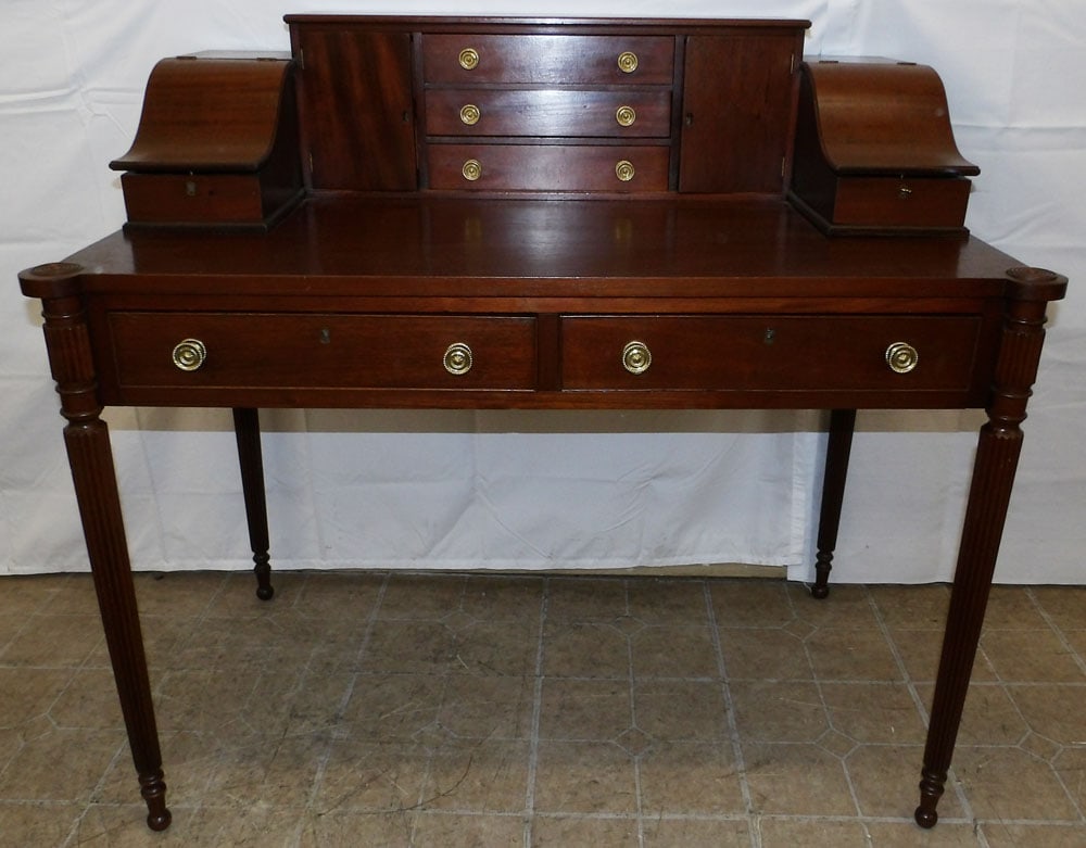 Mahogany Carlton House Desk: Mahogany Carlton House Desk . 39 3/4" H 43 1/2" W 25 1/2" D ALL DESCRIPTIONS AND ANY CONDITION STATEMENT GIVEN BY LANGSTON AUCTION GALLERY ARE STRICTLY OPINIONS AND LANGSTON'S SHALL HAVE NO RESPONSIBI
