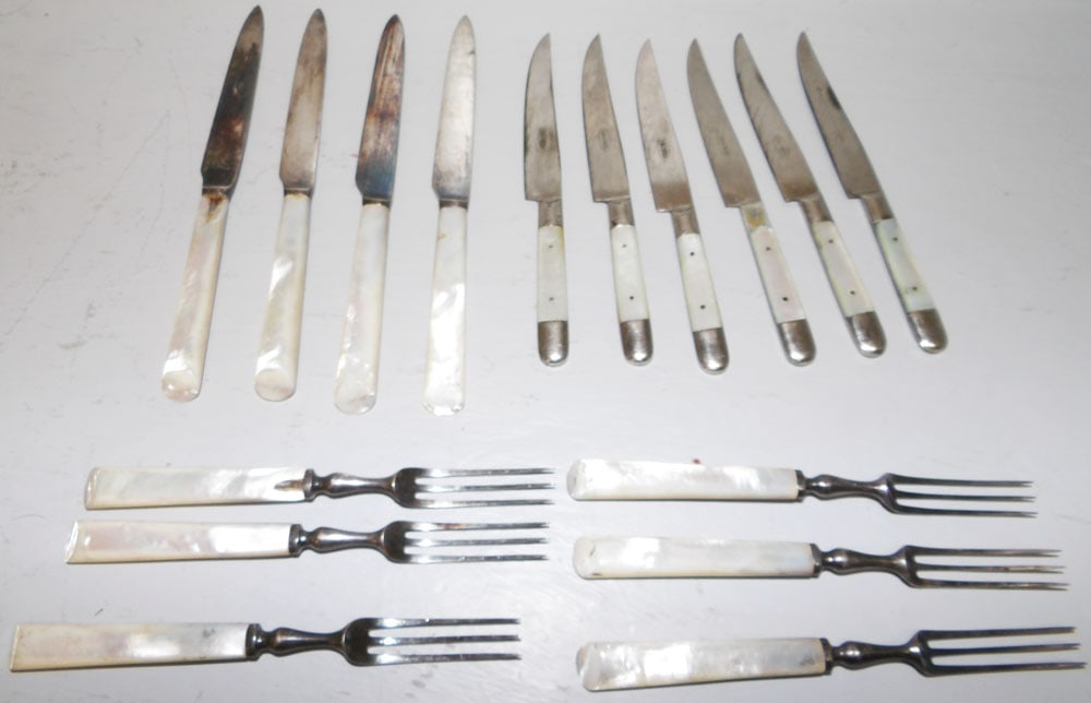 Lot Mother Of Pearl Handle Fruit Knives & Forks: Lot Mother Of Pearl Handle Fruit Knives & Forks. Up To ^ 3/4" Long ALL DESCRIPTIONS AND ANY CONDITION STATEMENT GIVEN BY LANGSTON AUCTION GALLERY ARE STRICTLY OPINIONS AND LANGSTON'S SHALL HAVE NO RES