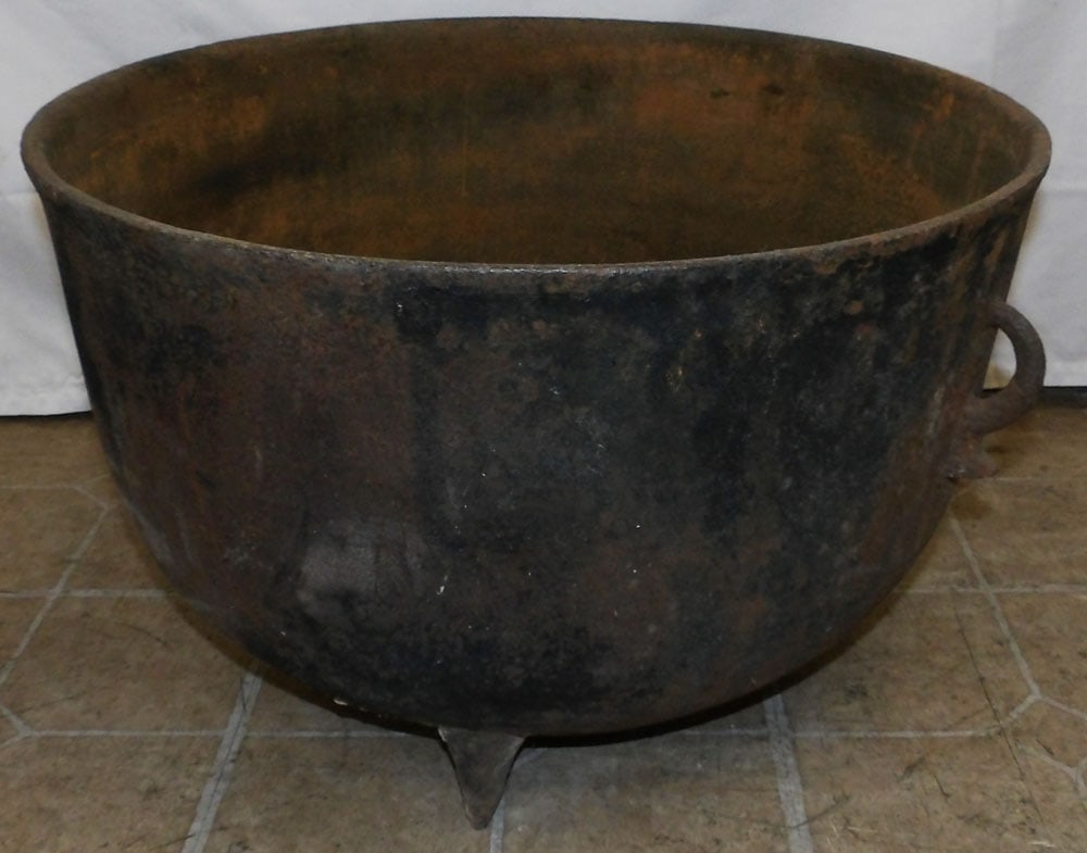 Cast Iron Cauldron (1 of 3)