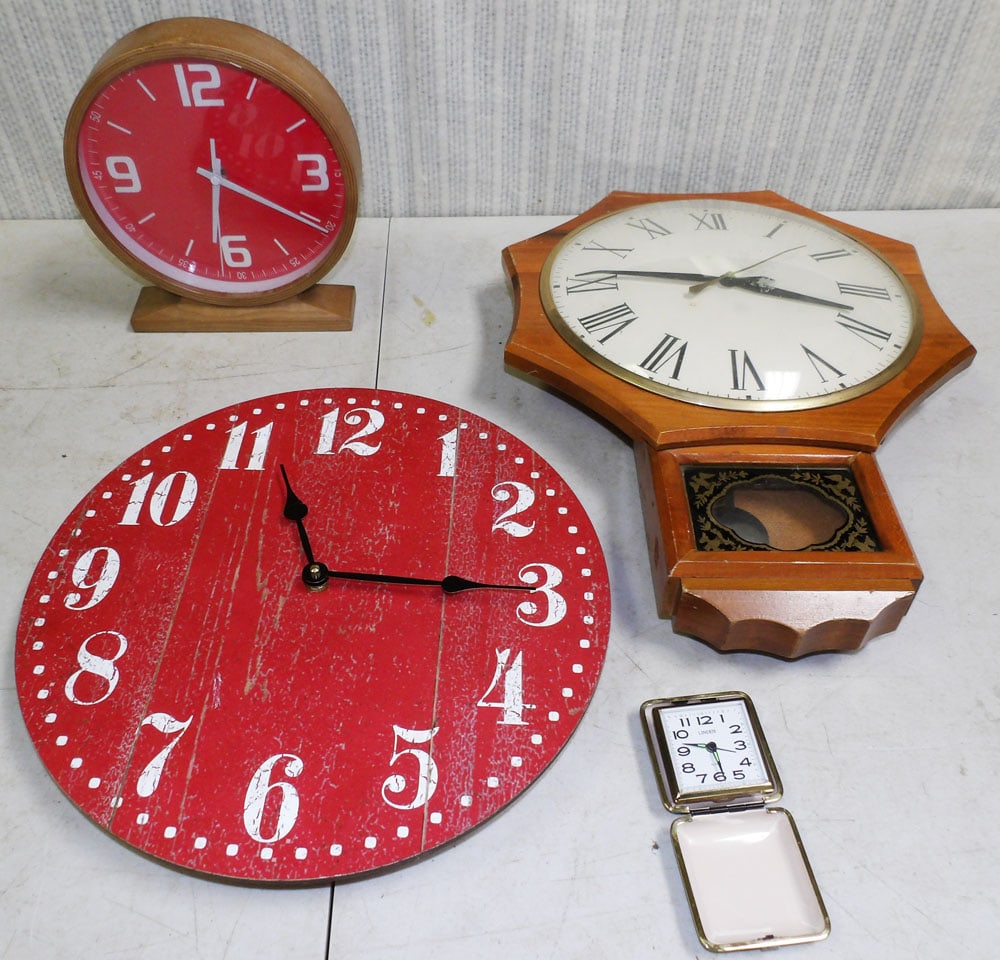 Lot Decorative Wall Clocks (1 of 3)