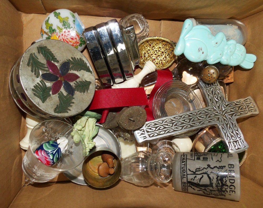 Lot Glass - Porcelain - Metal Items (1 of 3)