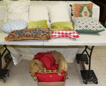 Lot Coverlets & Pillows - Killum Rug Pillow